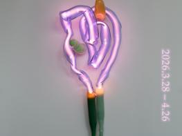 서울 평창동 이엔 갤러리, 요헨 홀츠 작가 개인전 ‘IGNEOUS GLASS’ 개최 기사 이미지